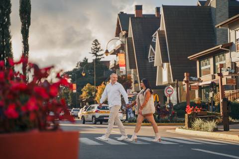felipe-lopes-fotografia-fotografo-em-osorio-ensaio-de-casal-pre-wedding-em-gramando-rio-grande-do-sul-externo-na-natureza-no-lago-negro-no-centro'
