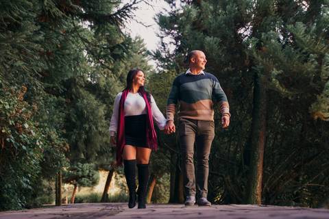 felipe-lopes-fotografia-fotografo-em-osorio-ensaio-de-casal-pre-wedding-em-gramando-rio-grande-do-sul-externo-na-natureza-no-lago-negro-no-centro'