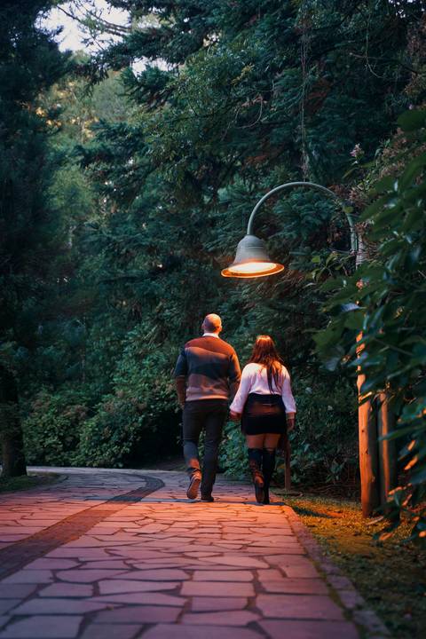felipe-lopes-fotografia-fotografo-em-osorio-ensaio-de-casal-pre-wedding-em-gramando-rio-grande-do-sul-externo-na-natureza-no-lago-negro-no-centro'