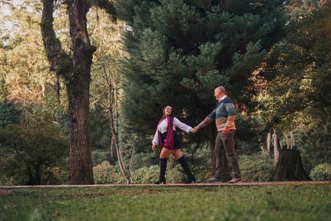 felipe-lopes-fotografia-fotografo-em-osorio-ensaio-de-casal-pre-wedding-em-gramando-rio-grande-do-sul-externo-na-natureza-no-lago-negro-no-centro'