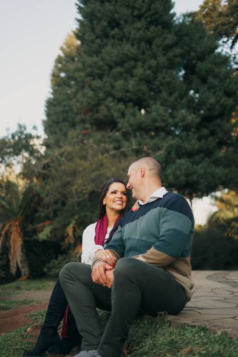 felipe-lopes-fotografia-fotografo-em-osorio-ensaio-de-casal-pre-wedding-em-gramando-rio-grande-do-sul-externo-na-natureza-no-lago-negro-no-centro'