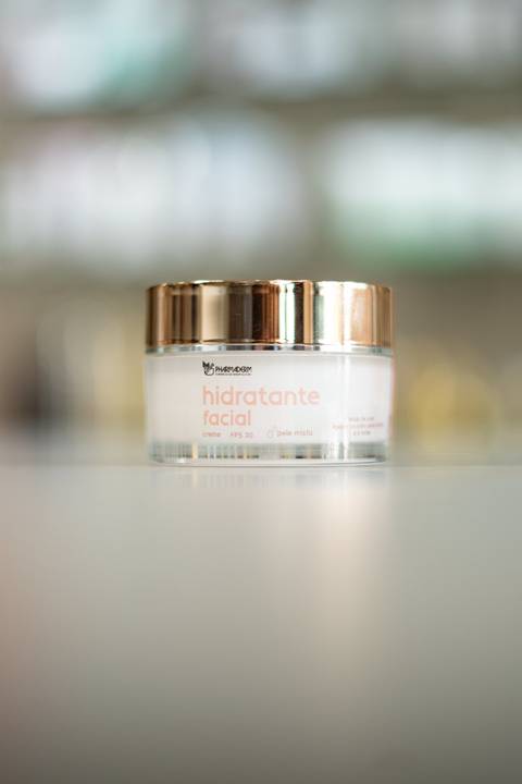 felipe-lopes-fotografia-fotografo-em-osorio-rio-grande-do-sul-ensaio-empresarial-de-marca-corporativo-de-farmacia-de-manipulacao-farmaceutica-produtos'