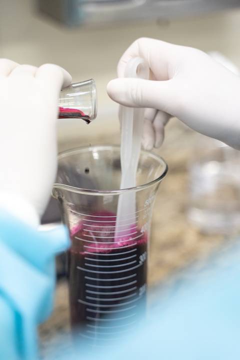 felipe-lopes-fotografia-fotografo-em-osorio-rio-grande-do-sul-ensaio-empresarial-de-marca-corporativo-de-farmacia-de-manipulacao-farmaceutica-produtos'