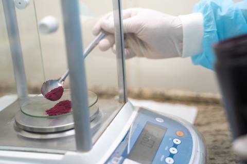 felipe-lopes-fotografia-fotografo-em-osorio-rio-grande-do-sul-ensaio-empresarial-de-marca-corporativo-de-farmacia-de-manipulacao-farmaceutica-produtos'