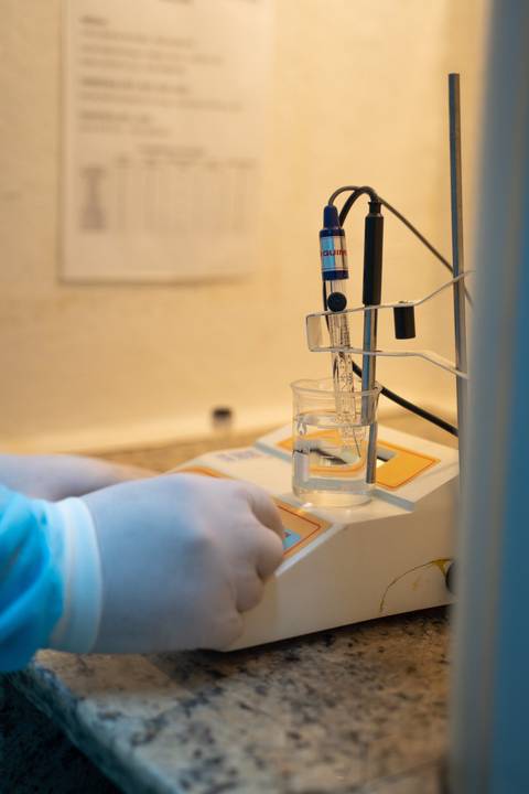 felipe-lopes-fotografia-fotografo-em-osorio-rio-grande-do-sul-ensaio-empresarial-de-marca-corporativo-de-farmacia-de-manipulacao-farmaceutica-produtos'