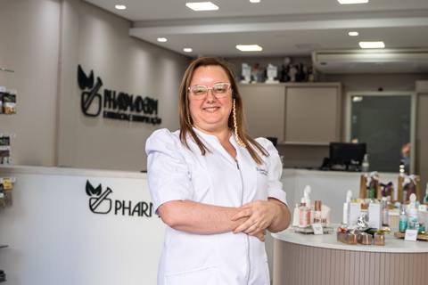 felipe-lopes-fotografia-fotografo-em-osorio-rio-grande-do-sul-ensaio-empresarial-de-marca-corporativo-de-farmacia-de-manipulacao-farmaceutica-produtos'