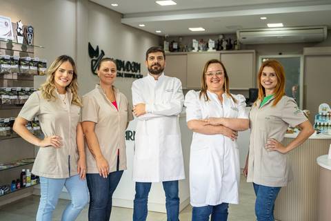 felipe-lopes-fotografia-fotografo-em-osorio-rio-grande-do-sul-ensaio-empresarial-de-marca-corporativo-de-farmacia-de-manipulacao-farmaceutica-produtos'
