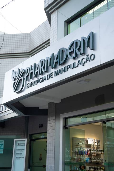 felipe-lopes-fotografia-fotografo-em-osorio-rio-grande-do-sul-ensaio-empresarial-de-marca-corporativo-de-farmacia-de-manipulacao-farmaceutica-produtos'