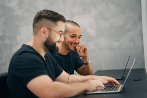 felipe-lopes-fotografia-fotografo-em-osorio-ensaio-empresarial-corporativo-de-empresa-de-assessoria-de-marketing-em-novo-hamburgo-rs-em-escritorio'