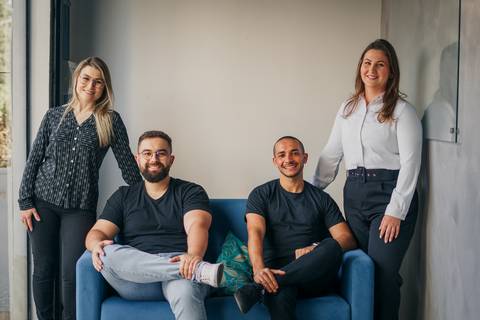 felipe-lopes-fotografia-fotografo-em-osorio-ensaio-empresarial-corporativo-de-empresa-de-assessoria-de-marketing-em-novo-hamburgo-rs-em-escritorio'