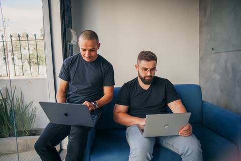 felipe-lopes-fotografia-fotografo-em-osorio-ensaio-empresarial-corporativo-de-empresa-de-assessoria-de-marketing-em-novo-hamburgo-rs-em-escritorio'