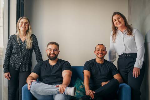 felipe-lopes-fotografia-fotografo-em-osorio-ensaio-empresarial-corporativo-de-empresa-de-assessoria-de-marketing-em-novo-hamburgo-rs-em-escritorio'