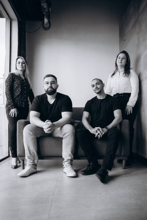 felipe-lopes-fotografia-fotografo-em-osorio-ensaio-empresarial-corporativo-de-empresa-de-assessoria-de-marketing-em-novo-hamburgo-rs-em-escritorio'