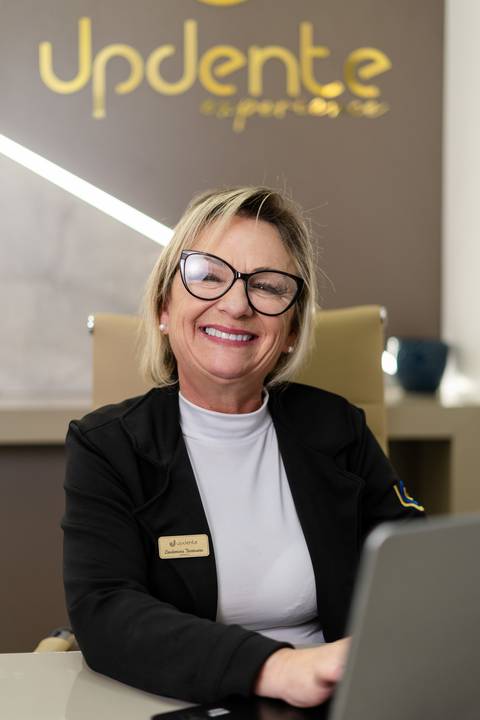 fotografo-em-osorio-felipe-lopes-fotografia-ensaio-empresarial-clinica-dentaria-updente-em-capao-da-canoa-ensaio-corporativo-de-equipe-em-clinica'