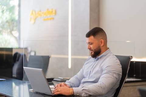 felipe-lopes-fotografia-fotografo-em-osorio-ensaio-empresarial-imobiliaria-de-capao-da-canoa-fotos-de-equipe'