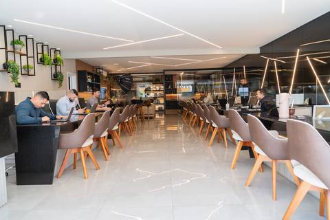 felipe-lopes-fotografia-fotografo-em-osorio-ensaio-empresarial-imobiliaria-de-capao-da-canoa-fotos-de-equipe'