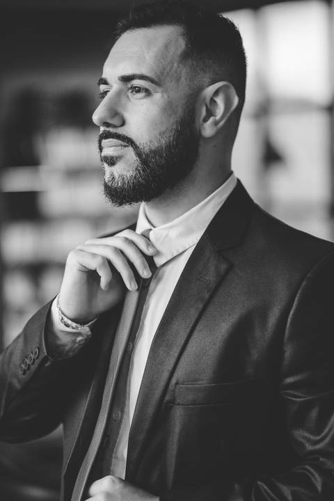 felipe-lopes-fotografia-fotografo-em-osorio-ensaio-empresarial-advogado-biblioteca-terno-camisa-casa-do-conde'