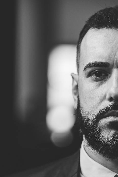 felipe-lopes-fotografia-fotografo-em-osorio-ensaio-empresarial-advogado-biblioteca-terno-camisa-casa-do-conde'