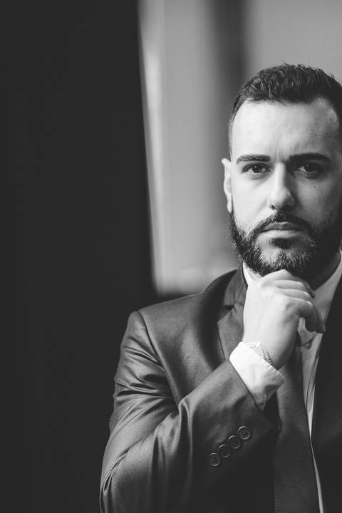 felipe-lopes-fotografia-fotografo-em-osorio-ensaio-empresarial-advogado-biblioteca-terno-camisa-casa-do-conde'