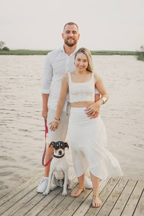 fotografo-em-osorio-felipe-lopes-fotografia-ensaio-de-casal-externo-na-natureza-com-cachorro-pet-em-tramandai-condominio-marina-park-residence'