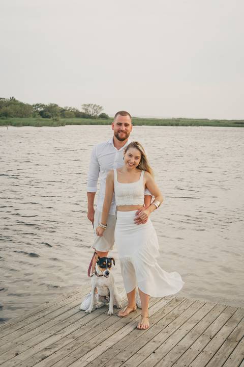 fotografo-em-osorio-felipe-lopes-fotografia-ensaio-de-casal-externo-na-natureza-com-cachorro-pet-em-tramandai-condominio-marina-park-residence'