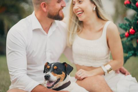 fotografo-em-osorio-felipe-lopes-fotografia-ensaio-de-casal-externo-na-natureza-com-cachorro-pet-em-tramandai-condominio-marina-park-residence'