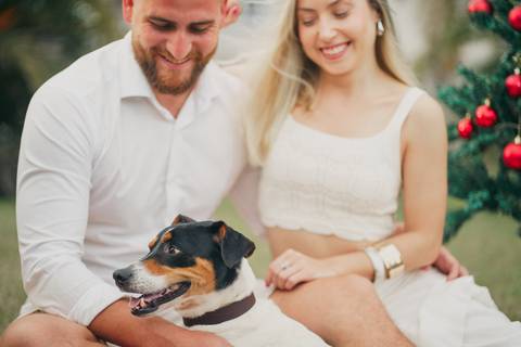 fotografo-em-osorio-felipe-lopes-fotografia-ensaio-de-casal-externo-na-natureza-com-cachorro-pet-em-tramandai-condominio-marina-park-residence'