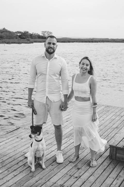 fotografo-em-osorio-felipe-lopes-fotografia-ensaio-de-casal-externo-na-natureza-com-cachorro-pet-em-tramandai-condominio-marina-park-residence'