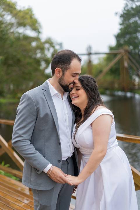 felipe-lopes-fotografia-fotografo-em-osorio-casamento-pre-wedding-ensaio-antes-da-recepcao-de-convidados-em-capao-da-canoa-fotos-externas-na-chuva'