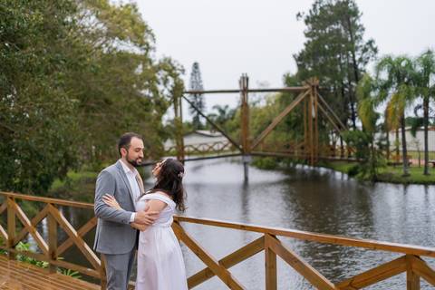 felipe-lopes-fotografia-fotografo-em-osorio-casamento-pre-wedding-ensaio-antes-da-recepcao-de-convidados-em-capao-da-canoa-fotos-externas-na-chuva'