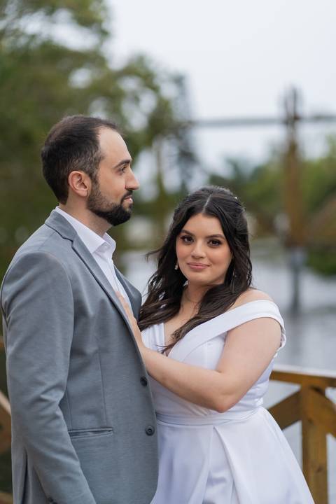 felipe-lopes-fotografia-fotografo-em-osorio-casamento-pre-wedding-ensaio-antes-da-recepcao-de-convidados-em-capao-da-canoa-fotos-externas-na-chuva'