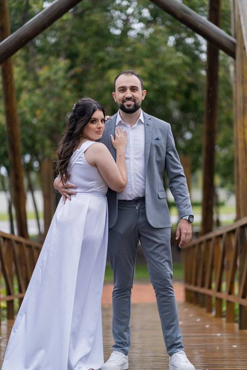 felipe-lopes-fotografia-fotografo-em-osorio-casamento-pre-wedding-ensaio-antes-da-recepcao-de-convidados-em-capao-da-canoa-fotos-externas-na-chuva'