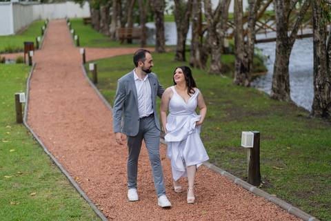 felipe-lopes-fotografia-fotografo-em-osorio-casamento-pre-wedding-ensaio-antes-da-recepcao-de-convidados-em-capao-da-canoa-fotos-externas-na-chuva'