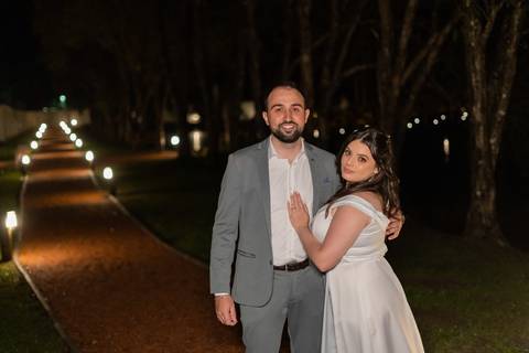 felipe-lopes-fotografia-fotografo-em-osorio-casamento-pre-wedding-ensaio-antes-da-recepcao-de-convidados-em-capao-da-canoa-fotos-noturnas-externas-na-chuva'