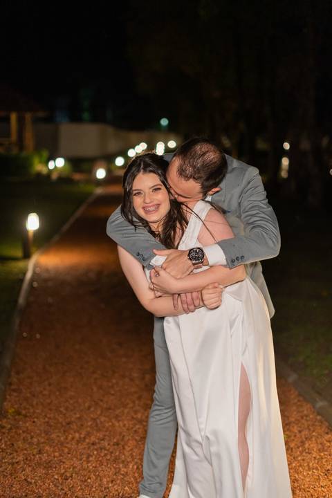 felipe-lopes-fotografia-fotografo-em-osorio-casamento-pre-wedding-ensaio-antes-da-recepcao-de-convidados-em-capao-da-canoa-fotos-noturnas-externas-na-chuva'