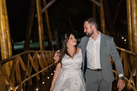 felipe-lopes-fotografia-fotografo-em-osorio-casamento-pre-wedding-ensaio-antes-da-recepcao-de-convidados-em-capao-da-canoa-fotos-noturnas-externas-na-chuva'