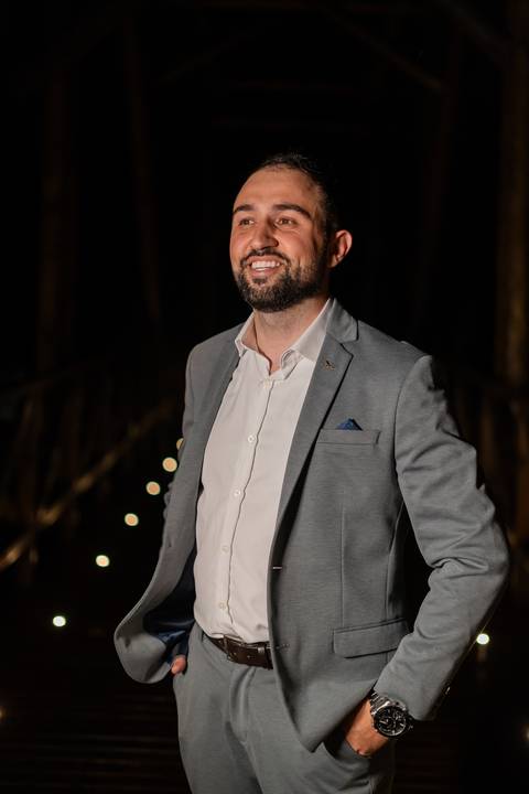 felipe-lopes-fotografia-fotografo-em-osorio-casamento-pre-wedding-ensaio-antes-da-recepcao-de-convidados-em-capao-da-canoa-fotos-noturnas-externas-na-chuva'