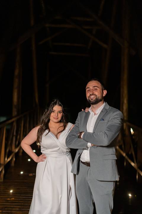 felipe-lopes-fotografia-fotografo-em-osorio-casamento-pre-wedding-ensaio-antes-da-recepcao-de-convidados-em-capao-da-canoa-fotos-noturnas-externas-na-chuva'