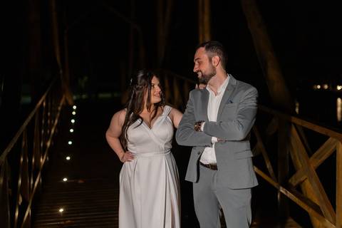 felipe-lopes-fotografia-fotografo-em-osorio-casamento-pre-wedding-ensaio-antes-da-recepcao-de-convidados-em-capao-da-canoa-fotos-noturnas-externas-na-chuva'