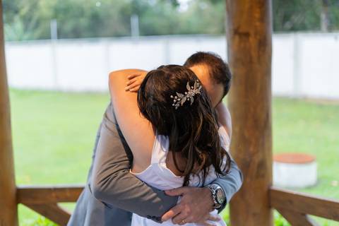 felipe-lopes-fotografia-fotografo-em-osorio-casamento-pre-wedding-ensaio-antes-da-recepcao-de-convidados-em-capao-da-canoa-fotos-do-encontro-dos-noivos'