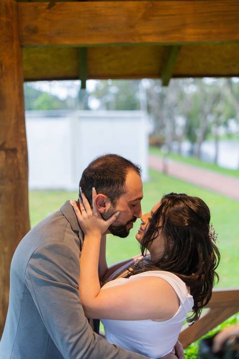 felipe-lopes-fotografia-fotografo-em-osorio-casamento-pre-wedding-ensaio-antes-da-recepcao-de-convidados-em-capao-da-canoa-fotos-do-encontro-dos-noivos'
