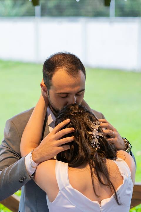 felipe-lopes-fotografia-fotografo-em-osorio-casamento-pre-wedding-ensaio-antes-da-recepcao-de-convidados-em-capao-da-canoa-fotos-do-encontro-dos-noivos'