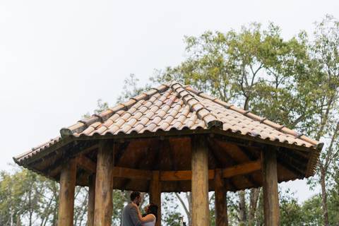 felipe-lopes-fotografia-fotografo-em-osorio-casamento-pre-wedding-ensaio-antes-da-recepcao-de-convidados-em-capao-da-canoa-fotos-do-encontro-dos-noivos'