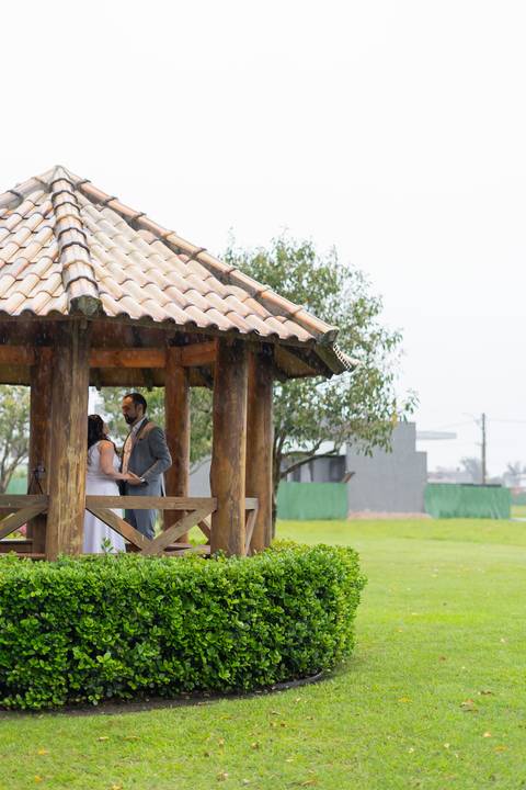 felipe-lopes-fotografia-fotografo-em-osorio-casamento-pre-wedding-ensaio-antes-da-recepcao-de-convidados-em-capao-da-canoa-fotos-do-encontro-dos-noivos'