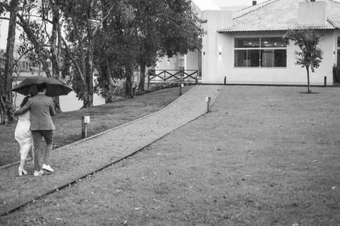 felipe-lopes-fotografia-fotografo-em-osorio-casamento-pre-wedding-ensaio-antes-da-recepcao-de-convidados-em-capao-da-canoa-fotos-do-encontro-dos-noivos'