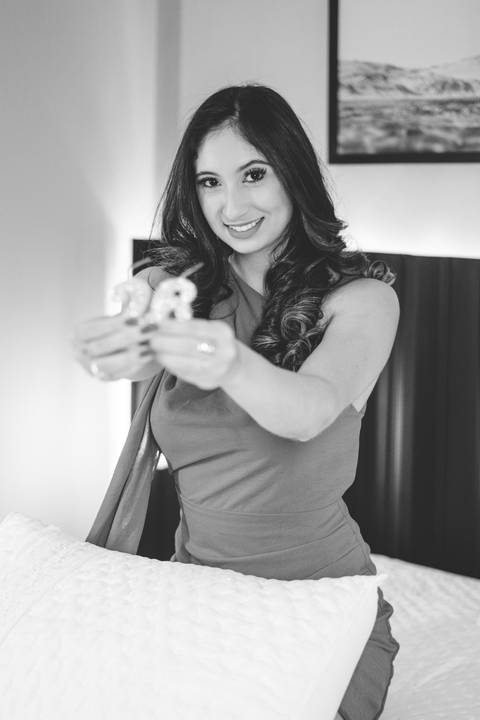 felipe-lopes-fotografia-fotografo-em-osorio-ensaio-feminino-de-aniversaio-em-estudio-com-vela-e-balao-de-festa-em-tramandai'