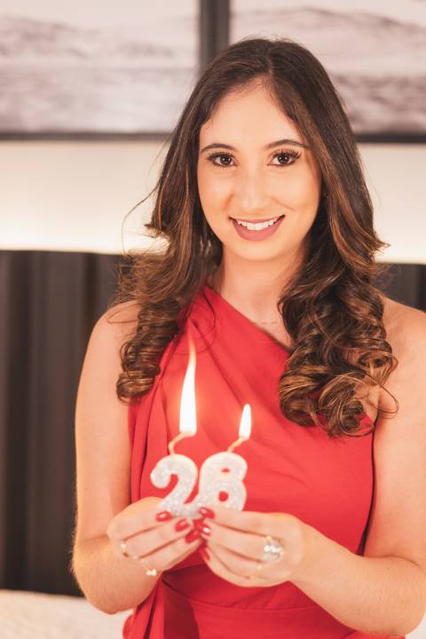 felipe-lopes-fotografia-fotografo-em-osorio-ensaio-feminino-de-aniversaio-em-estudio-com-vela-e-balao-de-festa-em-tramandai'