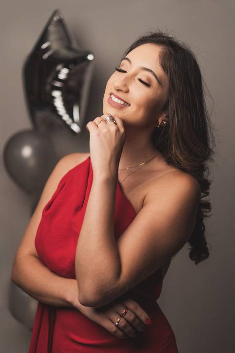 felipe-lopes-fotografia-fotografo-em-osorio-ensaio-feminino-de-aniversaio-em-estudio-com-vela-e-balao-de-festa-em-tramandai'