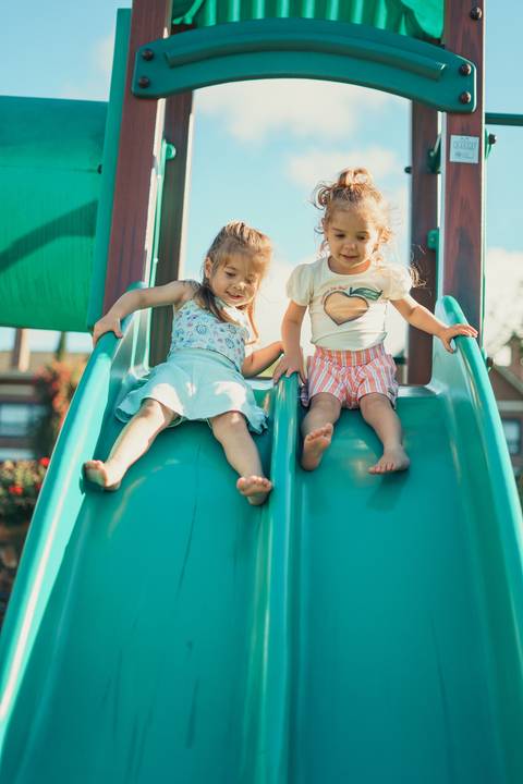 felipe-lopes-fotografia-fotografo-em-osorio-ensaio-de-familia-no-hotel-estribo-em-santo-antonio-da-patrulha-ensaio-na-natureza-espontaneo-piquinique-banho-de-mangueira'
