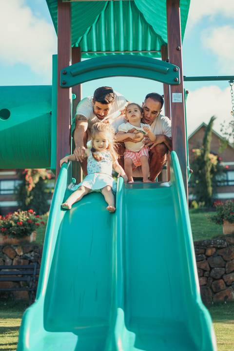 felipe-lopes-fotografia-fotografo-em-osorio-ensaio-de-familia-no-hotel-estribo-em-santo-antonio-da-patrulha-ensaio-na-natureza-espontaneo-piquinique-banho-de-mangueira'